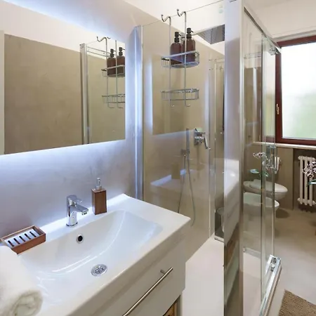 Access, Private Umbrella & Ac Apartment