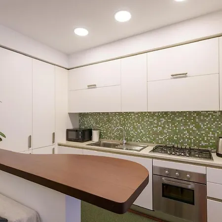 Access, Private Umbrella & Ac Apartment