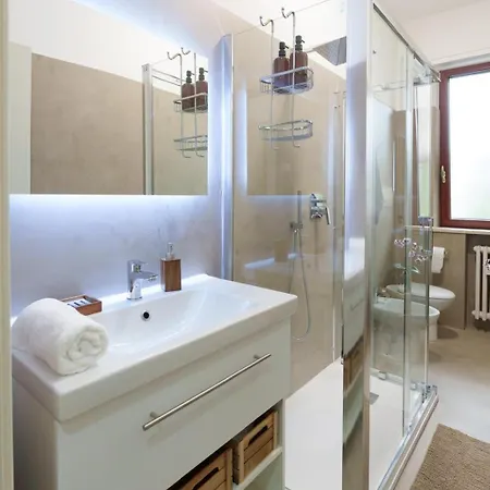 Access, Private Umbrella & Ac Apartment